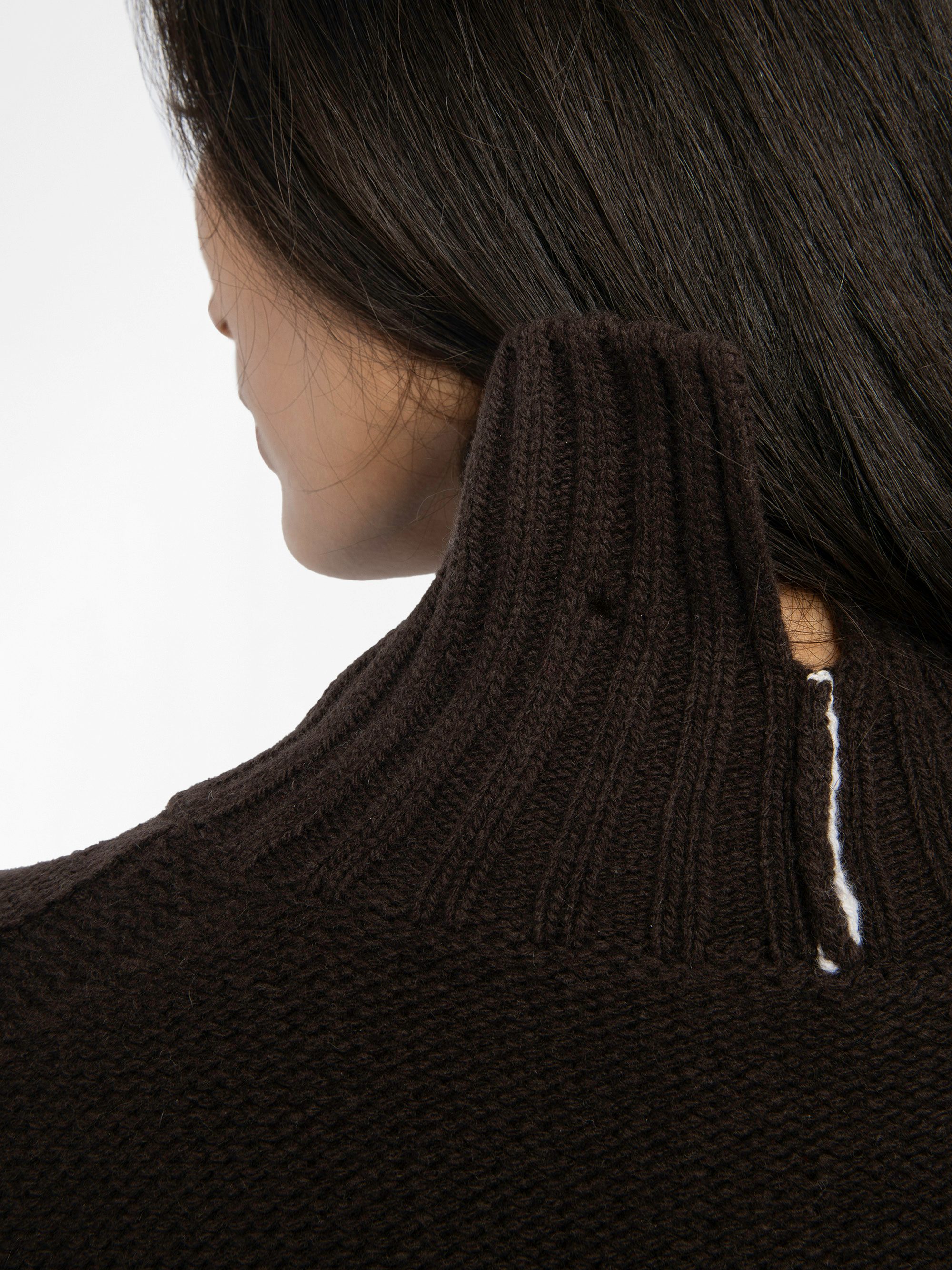 Bleeza Jumper 100% Merino Wool - Jumper with high neck featuring intarsia skull on front.